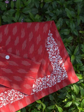 Red ikat-square middle flower
